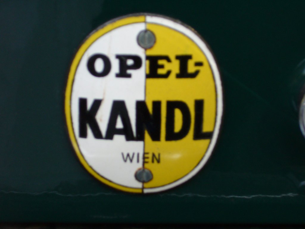 Hndlerschild am Heck eines 1958´er Opel Kapitn