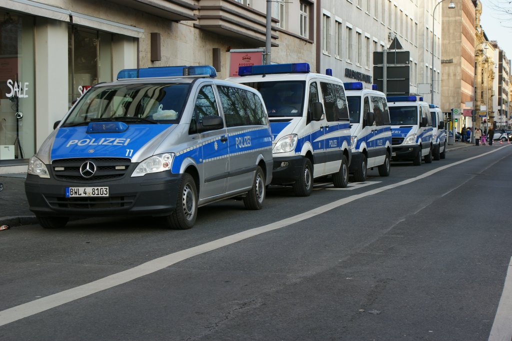 Halbgruppenkraftwagen der Polizei Baden-Wrttemberg. Aufgenommen am 10.02.2013.