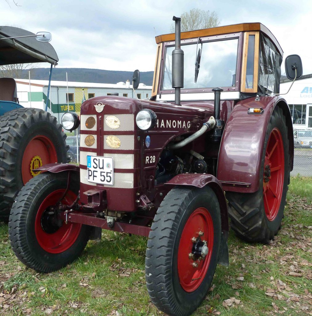 Hanomag R 28 steht bei der Oldtimerausstellung der Traktor-Oldtimer-Freunde Wiershausen, April 2012

