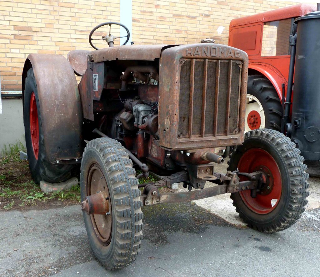 Hanomag R 40, Bj. 1944, ist Gast bei der Oldtimerausstellung der Traktor-Oldtimer-Freunde Wiershausen, April 2012 