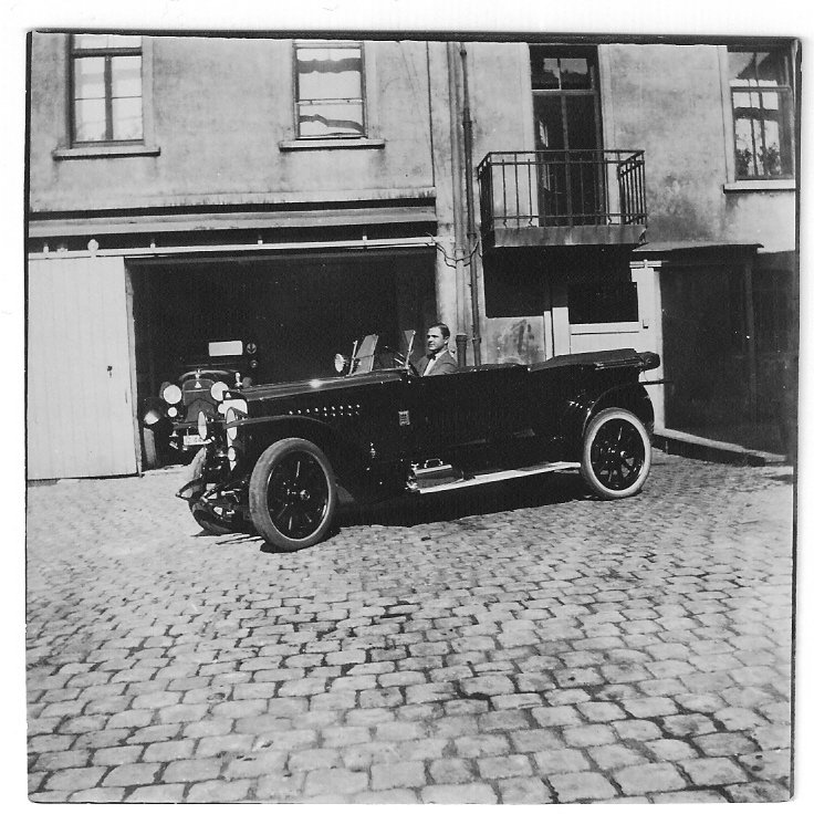 Hansa-Lloyd Baujahr 1926. Das Foto zeigt den Bruder meines Urgroßvaters (Fotograf dieses Bildes),am Steuer.