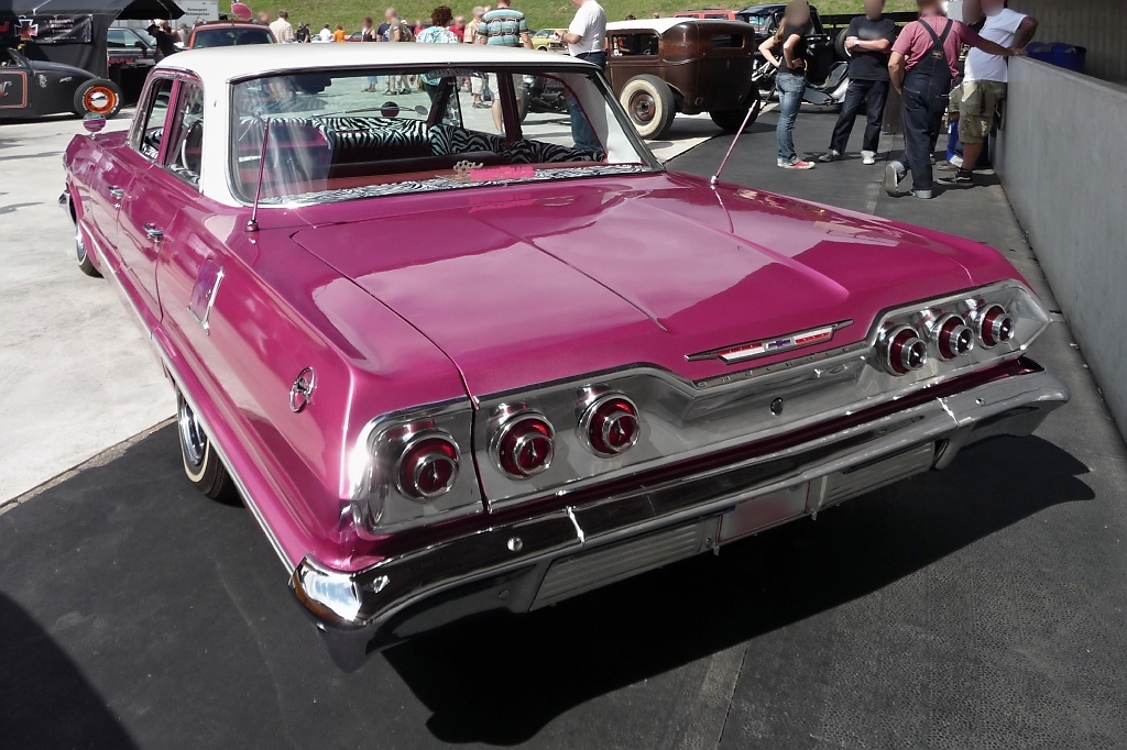 Heckansicht des Chevrolet Impala der dritten Baureihe, gebaut ca. 1963, auf der US-Car-Show in Grefrath im August 2010.