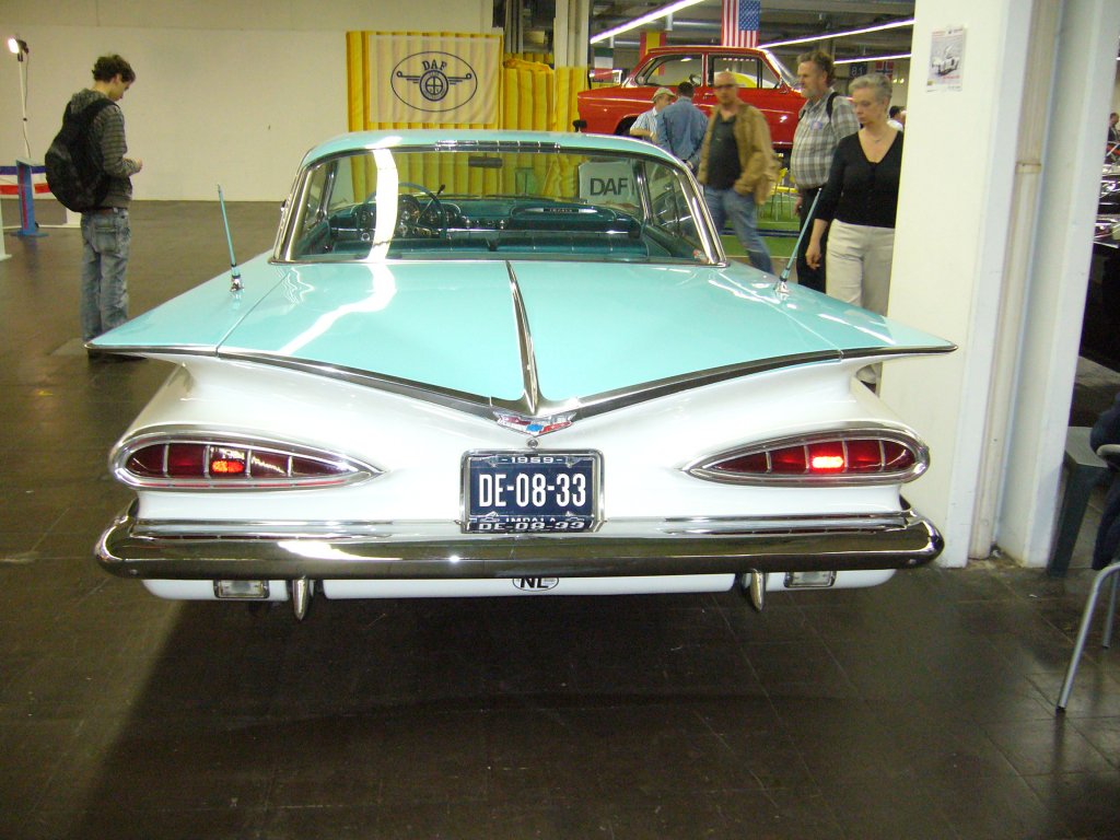 Heckansicht eines 1959´er Chevrolet Impala, man kann die Gullwings gut erkennen.