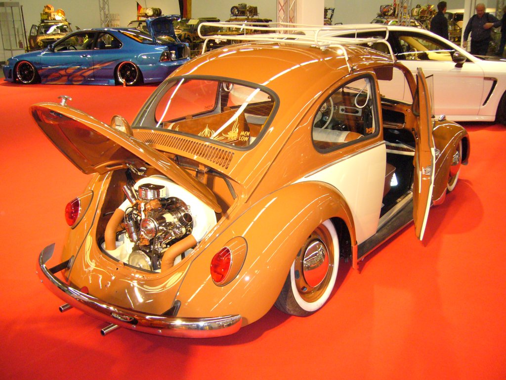 Heckansicht eines 1968´er Kfer mit Airride Fahrwerk. Essen Motor Show am 06.12.2012.