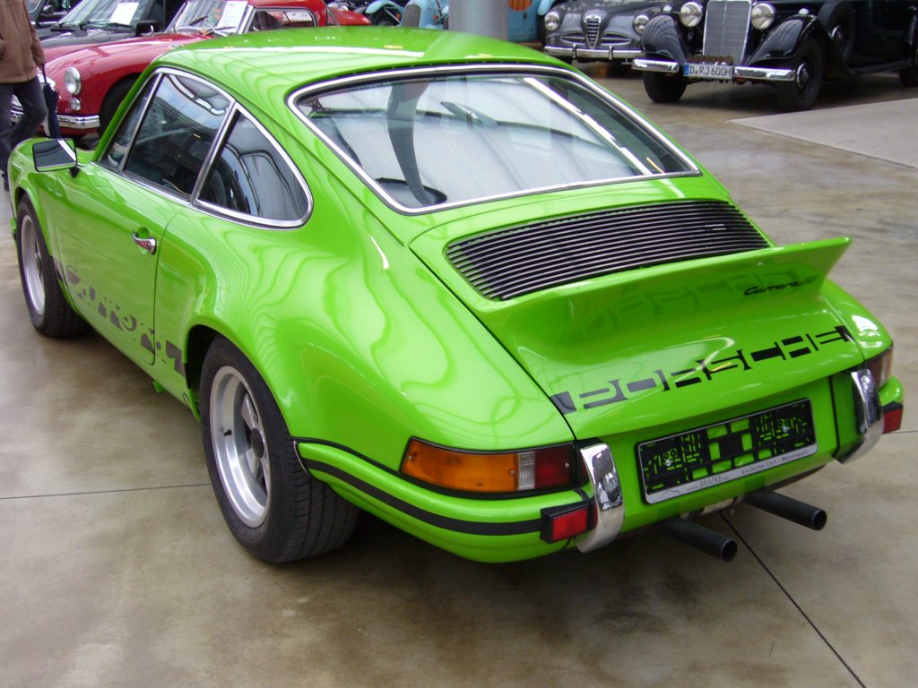 Heckansicht eines 1973´er Porsche 911 2.4S der nachtrglich auf RS umgebaut wurde. Classic Remise Dsseldorf am 08.01.2012.