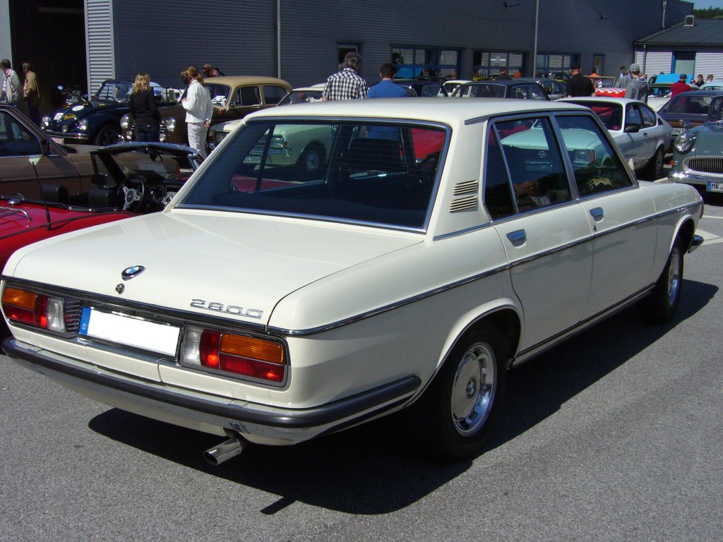 Heckansicht eines BMW E3 2800. 1968 -1977. Oldtimertreffen beimTV Wuppertal am 10.06.2012.