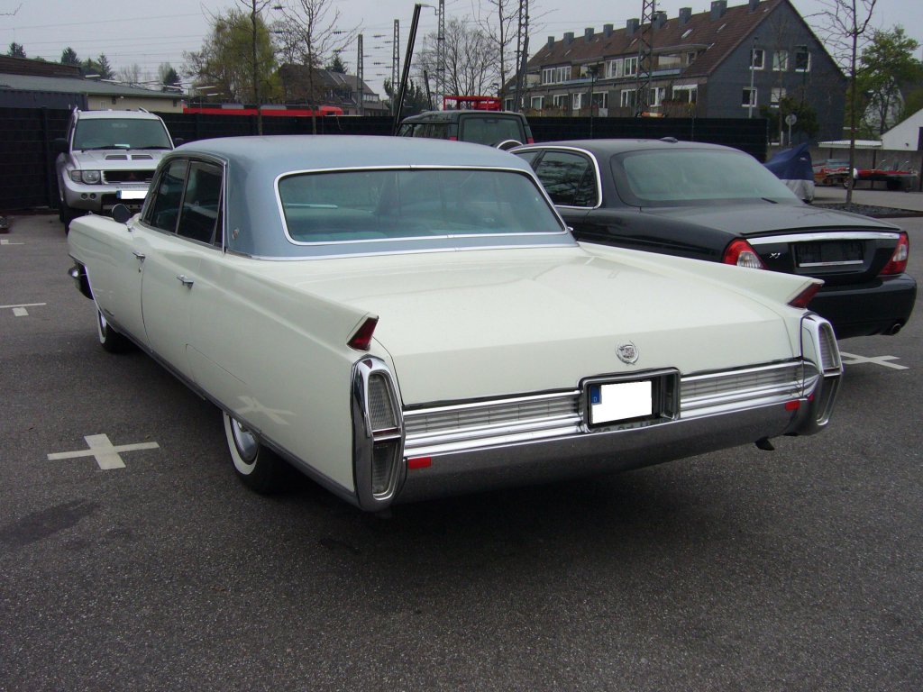 Heckansicht eines Cadillac Series 60-S Fleetwood special Sedan des Jahrganges 1964. Besucherparkplatz der Classic Remise Dsseldorf am 06.04.2012.