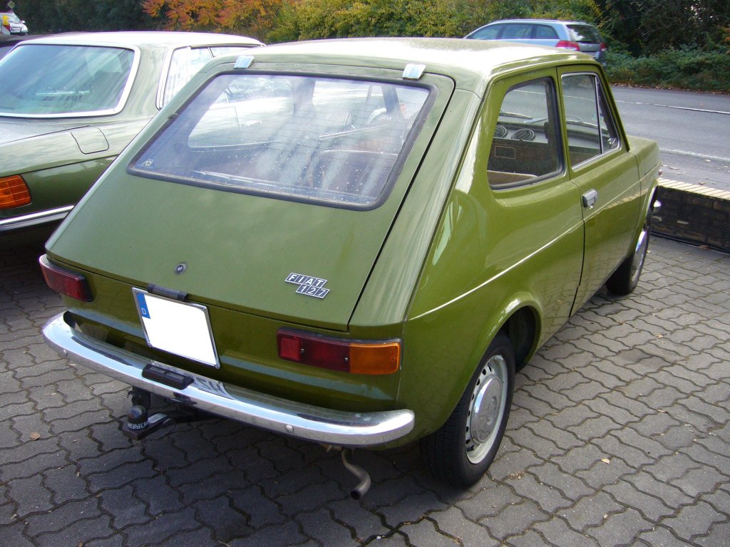 Heckansicht eines Fiat 127 der 1. Serie. 1971 - 1977. Dsseldorf am 01.11.2011.