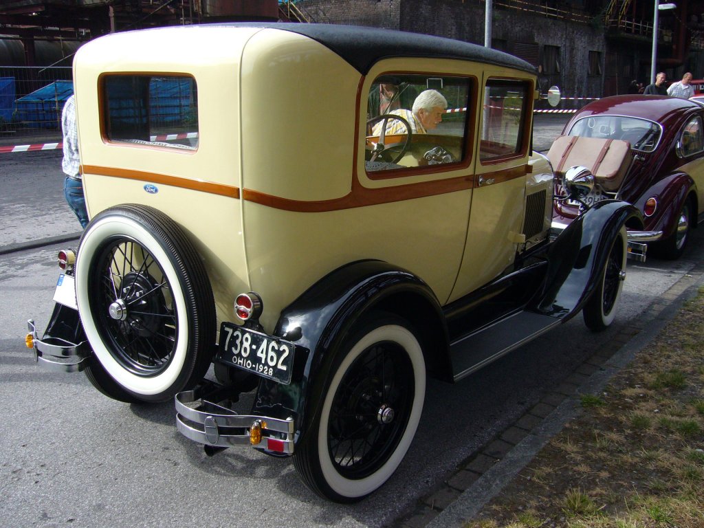 Heckansicht eines Ford Model A Tudor. 1928 - 1931. Oldtimertreffen Kokerei Zollverein am 02.09.2012.