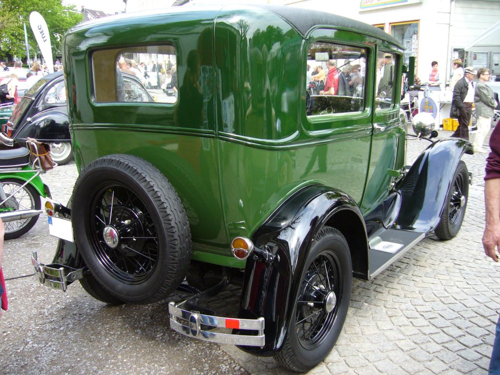 Heckansicht eines Ford Modell A Tudor. 1928 - 1931. Oldtimertreffen Essen Kettwig am 01.05.2012.