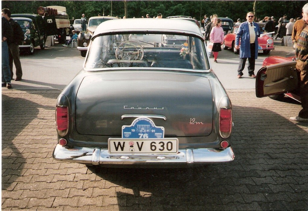 Heckansicht eines Ford Taunus 12M G13 der Baujahre 1959-1962. Teilnehmer der Ruhrtaloldtimerralley 1991.