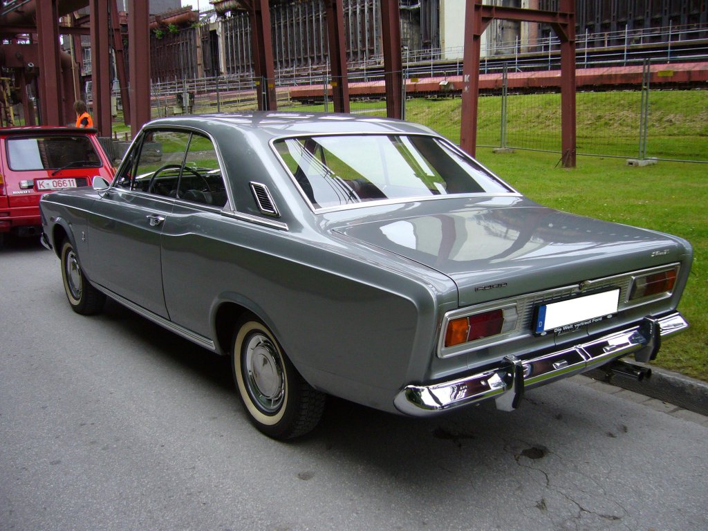 Heckansicht eines Ford Taunus P7a 20M TS Coupe. 1967 - 1968. Oldtimertreffen Kokerei Zollverein am 01.07.2012.