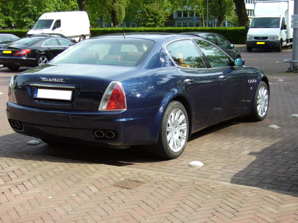 Heckansicht eines Maserati Quattroporte V. Gsteparkplatz des Hilton Hotels Amsterdam am 23.06.2012.