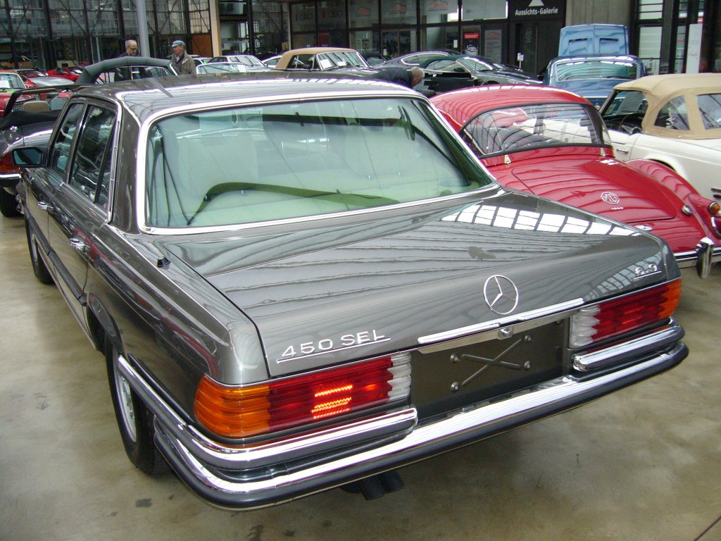 Heckansicht eines Mercedes Benz W116-E69. 1975 - 1980. Classic Remise Dsseldorf am 26.02.2012.