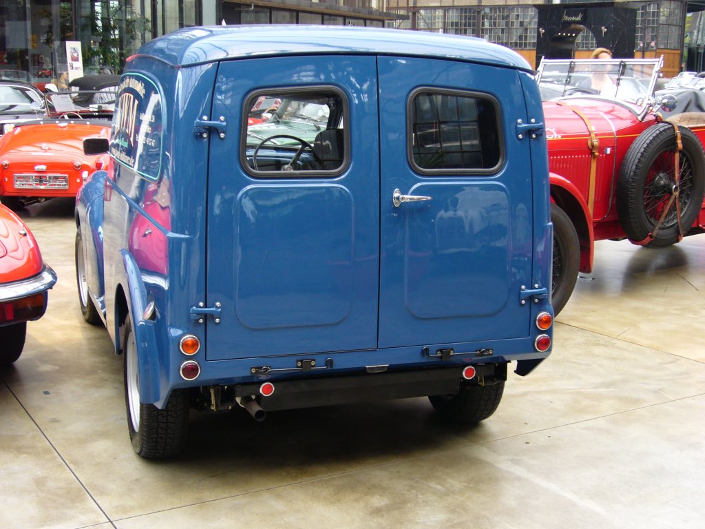 Heckansicht eines Morris Minor Vans. Dsseldorfer Meilenwerk am 27.07.2011.