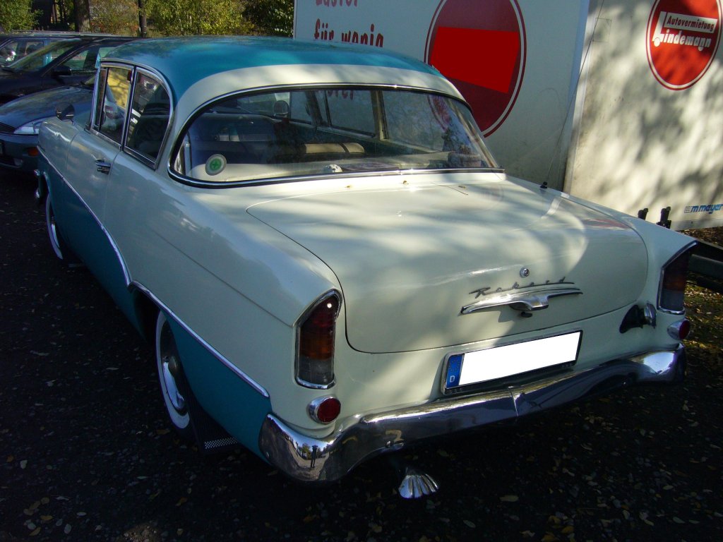Heckansicht eines Opel Rekord P1. 1958 - 1960. Besucherparkplatz der Historicar Duisburg am 21.10.2012.