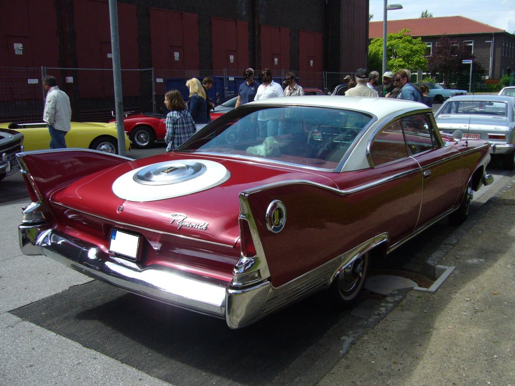 Heckansicht eines Plymouth Fury Hardtop Coupe von 1960. Oldtimertreffen Kokerei Zollverein am 01.07.2012.
