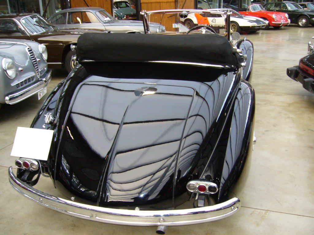 Heckansicht eines Talbot-Lago T15 Cabriolet von 1939. Classic Remise Düsseldorf am 28.01.2012.
