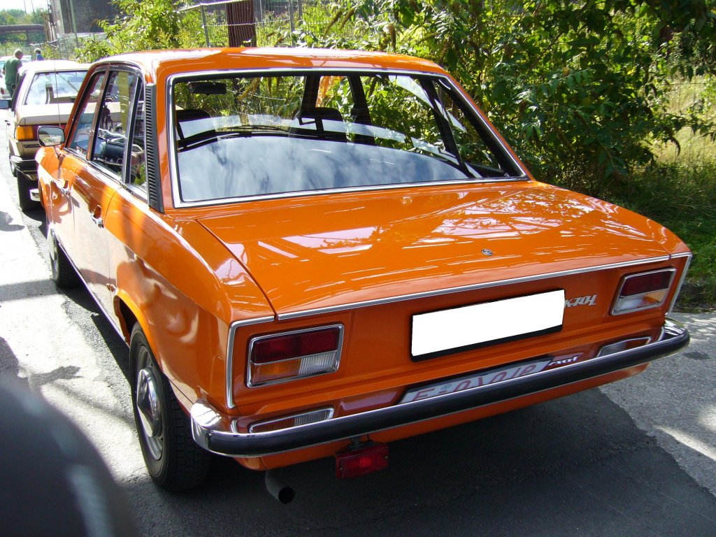 Heckansicht eines VW K70 L lackiert im Farbcode L20B -Leuchtorange-. 1970 - 1974. Oldtimertreffen Kokerei Zollverein am 02.09.2012.
