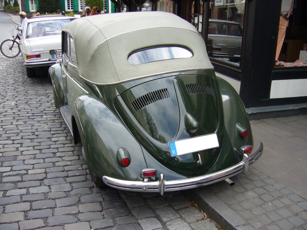Heckansicht eines VW Typ 15 Karmann Cabriolet. 1949 - 1953. Essen Kettwig am 01.05.2013.