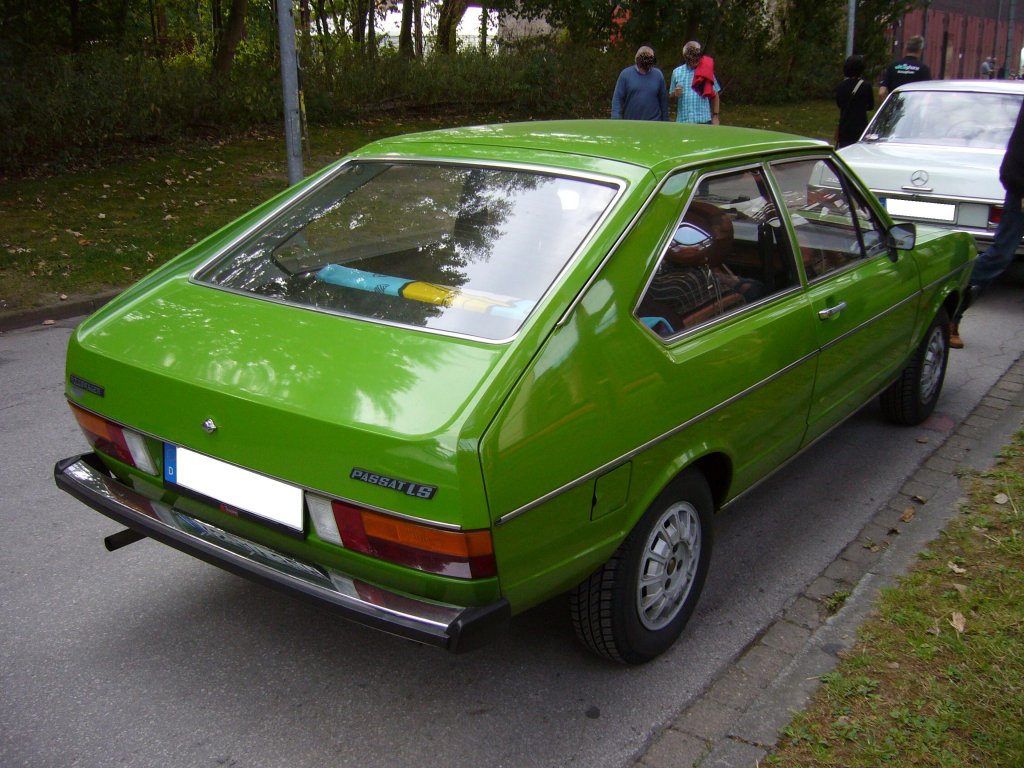 Heckansicht eines zweitrigen VW Passat LS der ersten Serie. 1975 - 1977. Oldtimertreffen Kokerei Zollverein am 02.09.2012.