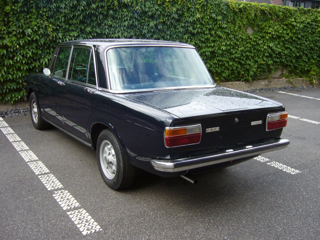 Heckansicht einer Lancia 2000 Limousine. 1970 - 1974. Besucherparkplatz der Classic Remise Düsseldorf am 25.08.2012.