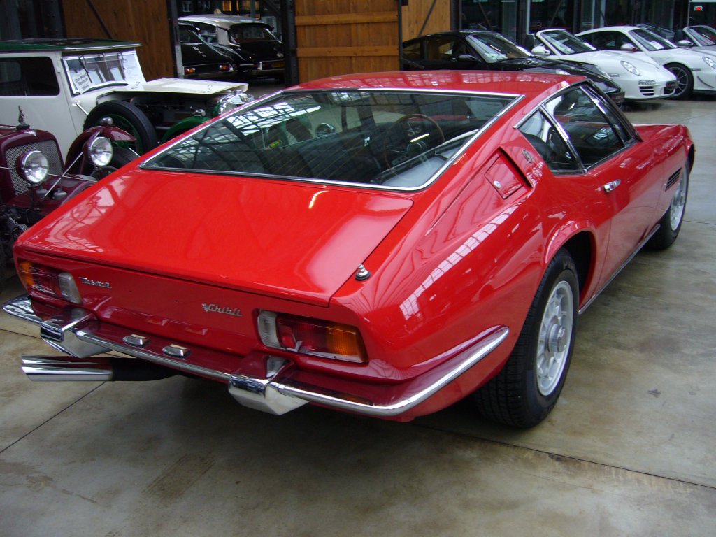 Hecksansicht eines Maserati Ghibli Coupes. 1966 - 1973. Classic Remise Dsseldorf am 21.04.2013.
