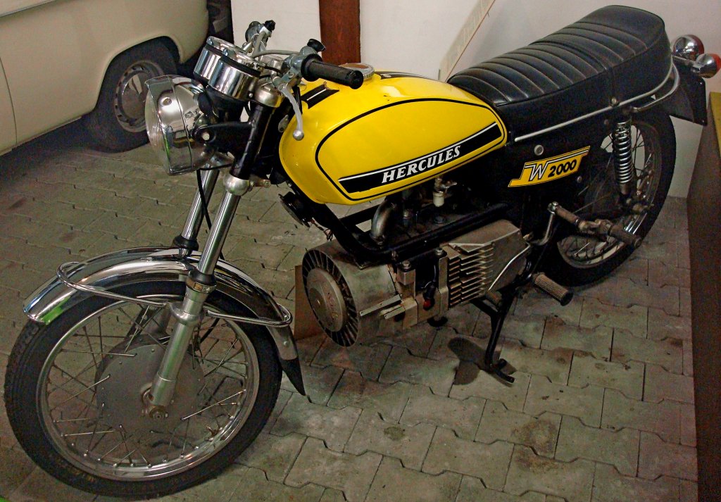 Hercules W2000, erstes serienmäßig hergestelltes Motorrad mit Wankelmotor, von 1974-79 wurden in Nürnberg 1800 Stück gebaut, Automuseum Fritz B.Busch, Aug.2012