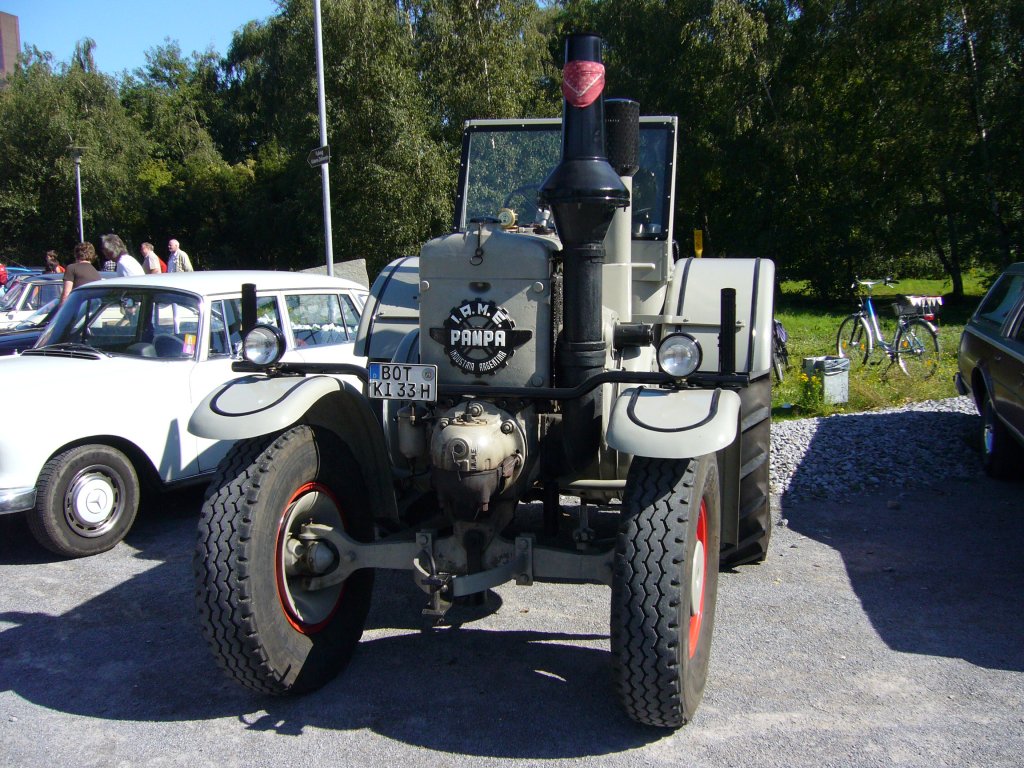 I.A.M.E. Pampa. 1954 - 1955. Der Pampa war eine exakte Kopie des Lanz-Bulldog D1506. Er leistete aus seinem 1-Zylinder-Zweitakt-Dieselmotor mit Glhkopfzndung 55 PS aus 10.500 cm Hubraum. Oldtimertreffen Zollverein.