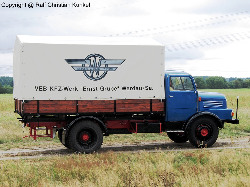 IFA S 4000-1 Pritschenwagen (Sachsenring) - Hersteller: VEB Kraftfahrzeugwerk  Ernst Grube  Werdau, DDR - fotografiert am 11.08.2007 beim Oldtimer-Treffen in Lbben OT Neuendorf - Copyright @ Ralf Christian Kunkel