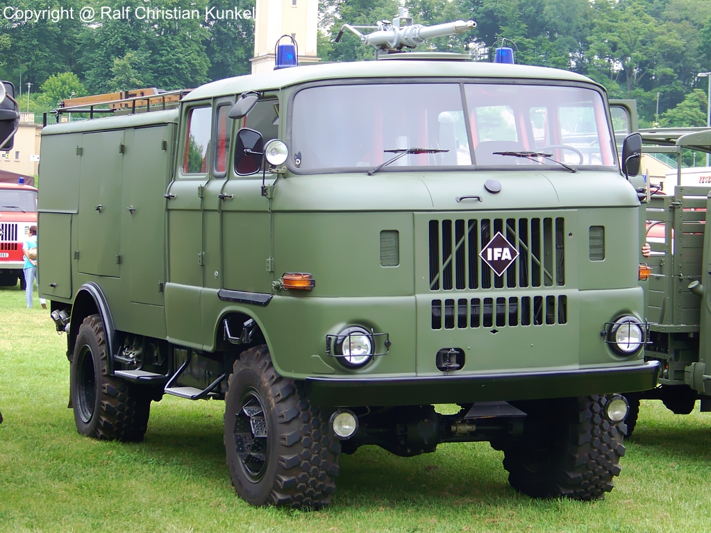 IFA W 50 LA TLF 16 allradgetriebenes Tanklschfahrzeug aus ehem. Bestand der NVA - BJ 1974 - fotografiert am 12.06.2010 in Leipzig/ Jahnallee zur Interschutz 2010 - Copyright @ Ralf Christian Kunkel 