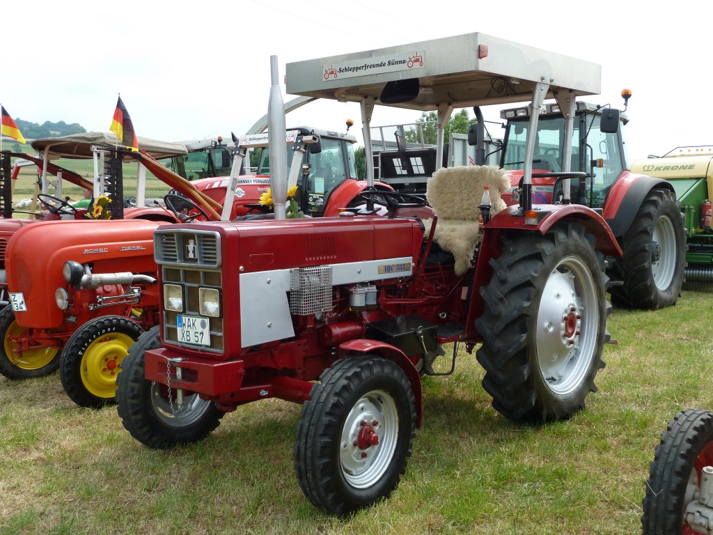 IHC 383 der Traktorenfreunde Pferdsdorf ausgestellt anl. Oldtimer- und Traktorenausstellung der Oldtimerfreunde Ufhausen am 04.07.2010 in Eiterfeld-Ufhausen 