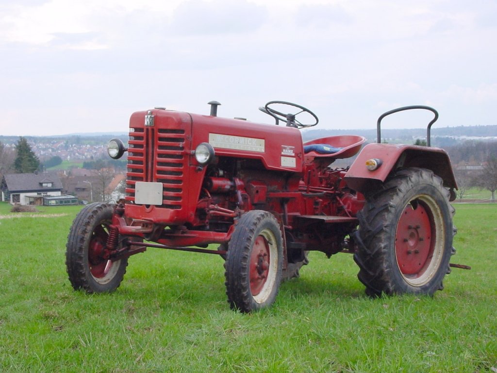IHC Mc Cormick D 214, 2-Zyl., 14 PS, Bj 1959.
Aufgenommen 28.3.2005 bei Diesellust.de
