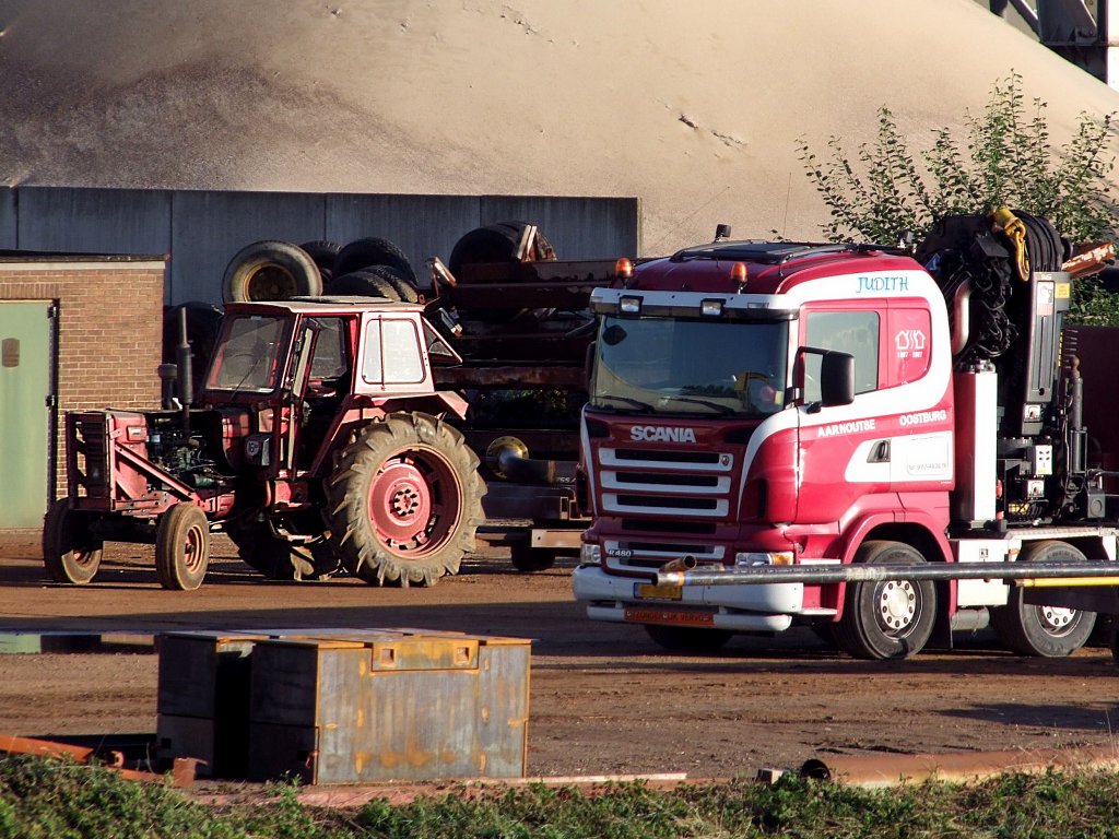 IHC weilt auf einem Hafengelnde entlang der Westerschelde;100901