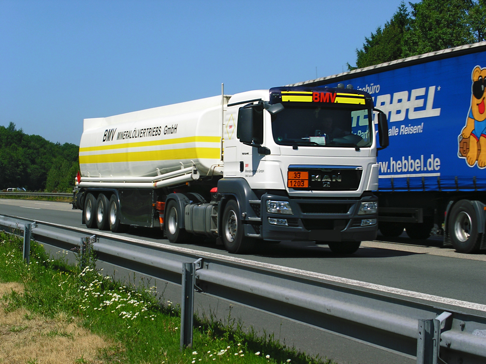 ..irgendwie gedrungen sieht der MAN-Tanksattel von BMV aus.. Ldenscheid 19.7.10