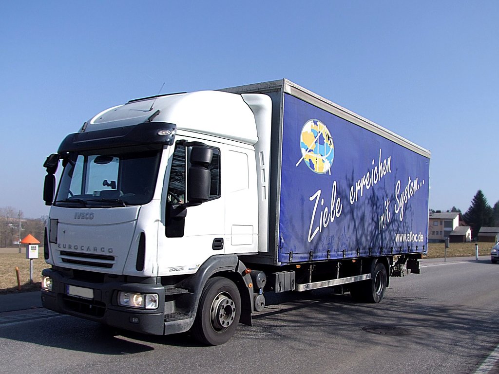 IVECO Eurocargo-20E25 strebt am Freitagnachmittag Richtung Deutsche Grenze;110304