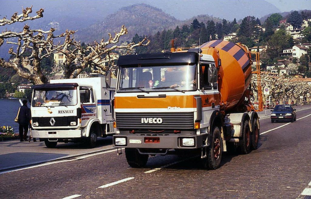IVECO Turbo Betonmischer hier am 28.03.1990 in Ascona
am Lago Maggiore in der Schweiz im Einsatz.