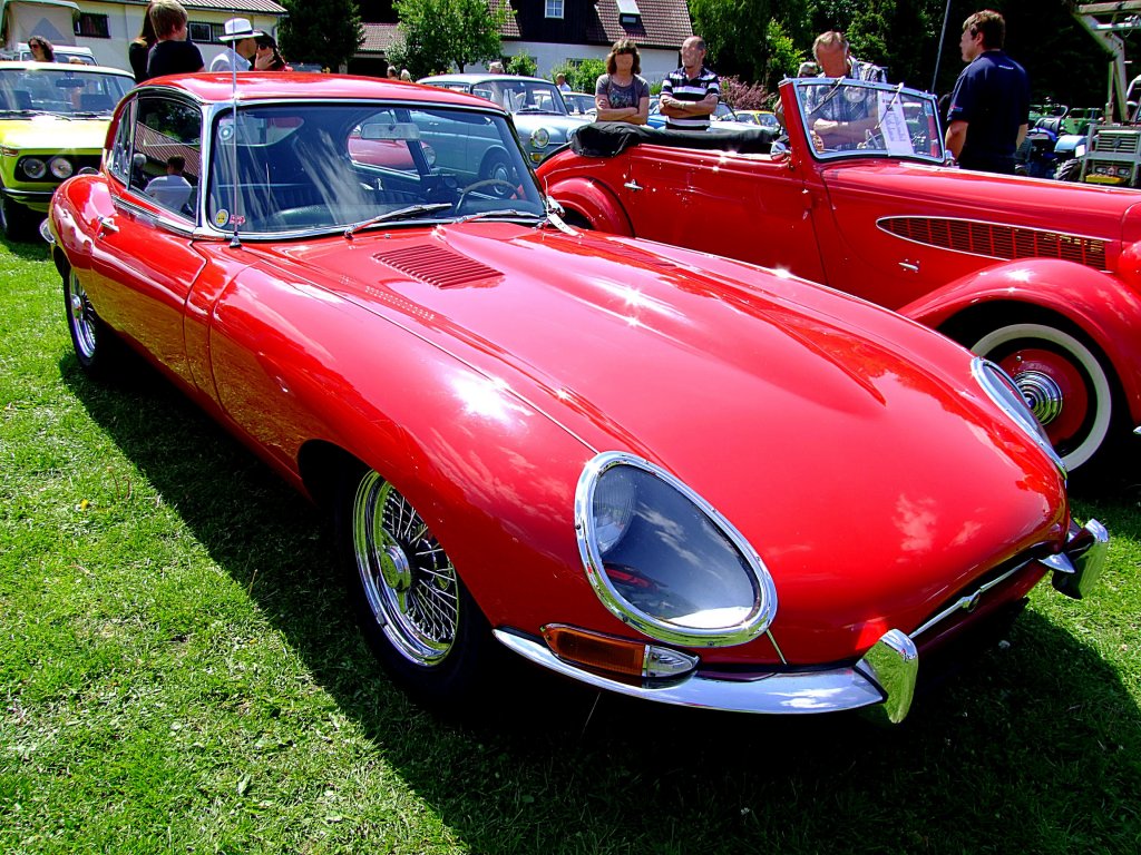 JAGUAR E-Type 4,2; 269PS; 4235ccm; bei der Oldtimerveranstaltung in Andorf; 120526