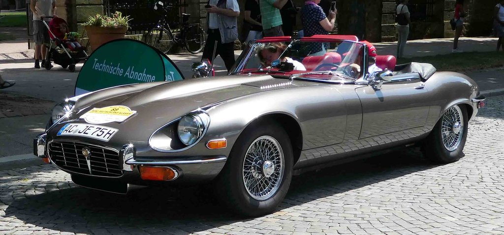 =Jaguar E-Type, steht anl. der ADAC Deutschland Klassik 2017 in Fulda, Juli 2017