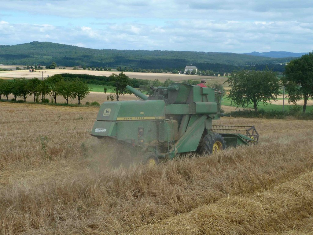 John Deere 925 bei der Getreideernte, August 2012