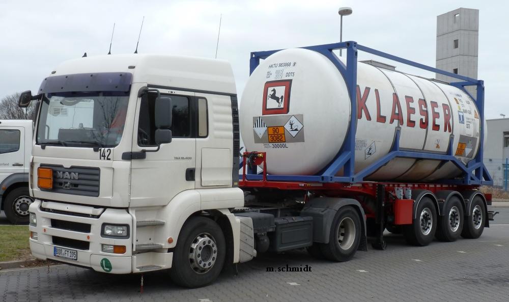 Klaeser Spedition ein weißer MAN TGA LX WG Nr.142 mit Swap Tankcontainer KLAESER auf kurzem Trailer in Herten 13.03.2012