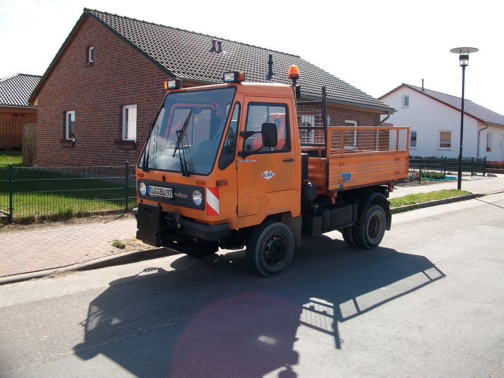 Klein und wendig der Multicar am 19.April 2010 in einem Wohngebiet in Bergen/Rgen.