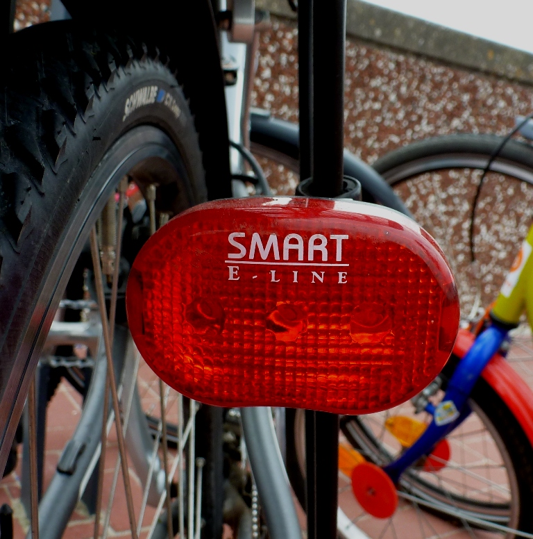 Kleines Fahrradrcklicht LED SMART E- LINE auf Fhr am 12072013