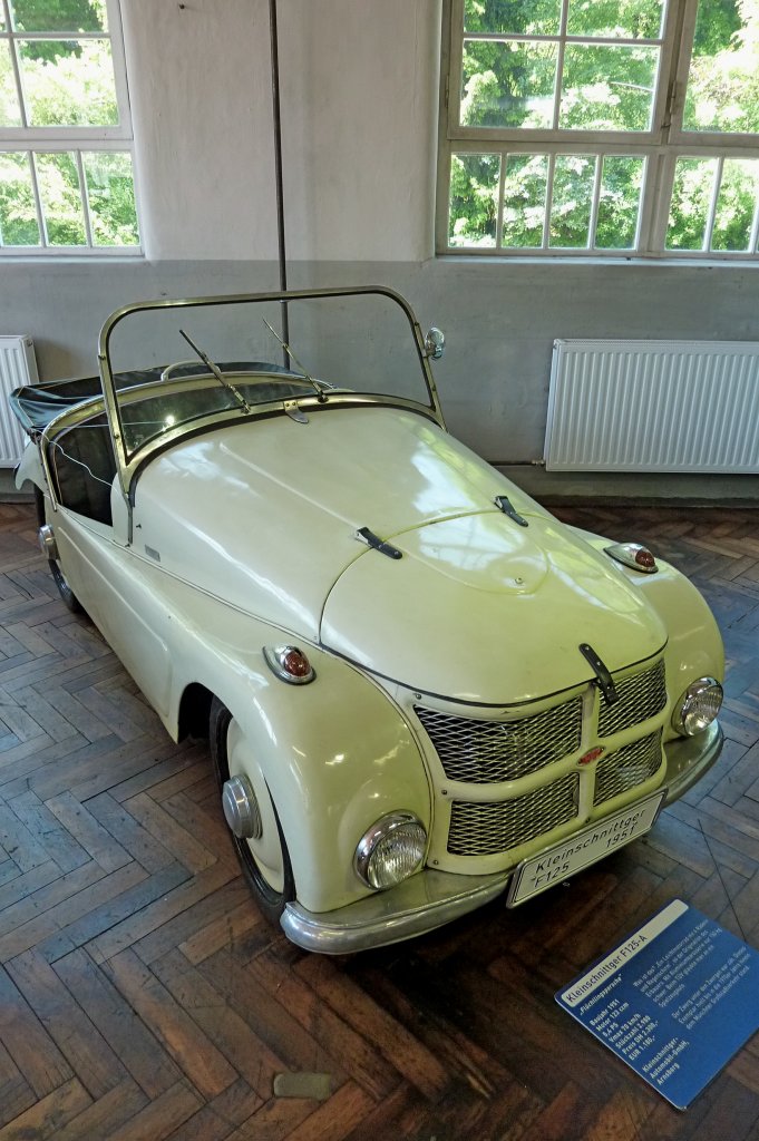 Kleinschnittger F125-A, die Firma in Arnsberg baute von dem Kleinwagen 2980 Stück, Gewicht mit der Alu-Karosserie 150Kg (Leichtbauweise anno 1951!), Motor 123ccm, 5,4PS, Vmax 70Km/h, Automuseum Schramberg, Mai 2012 
