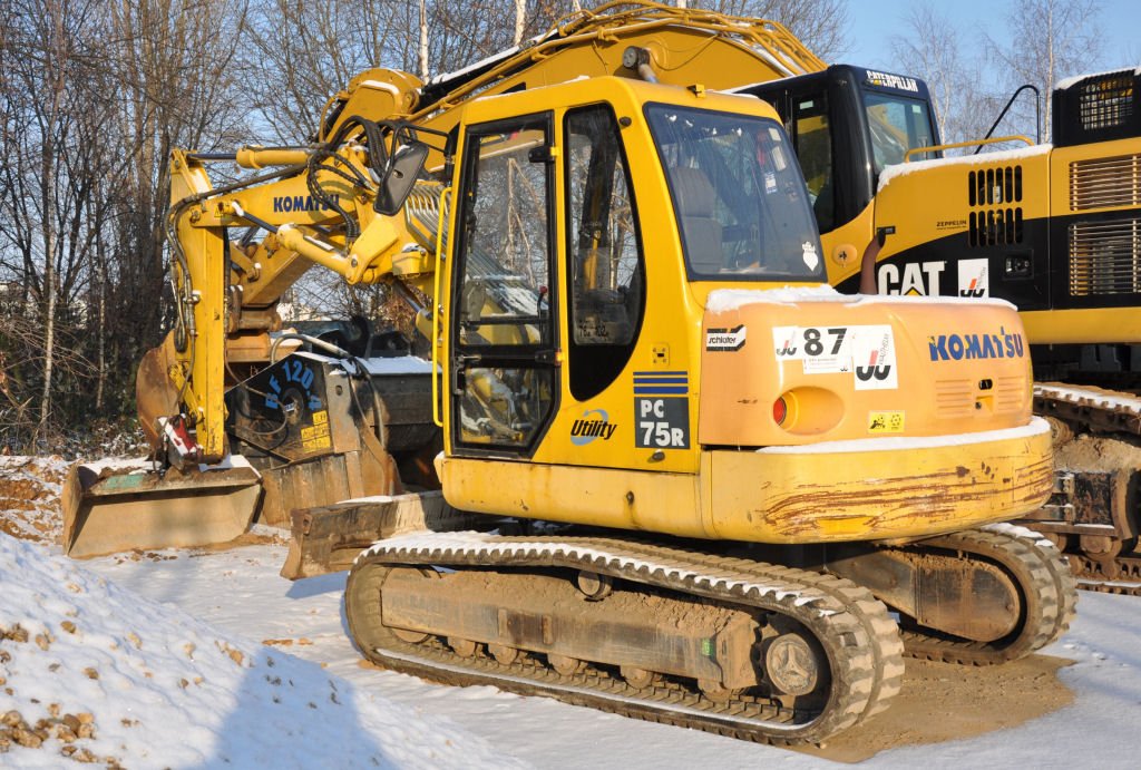 Komatsu PC 75R - Bahnhof Euskirchen 19.12.2009