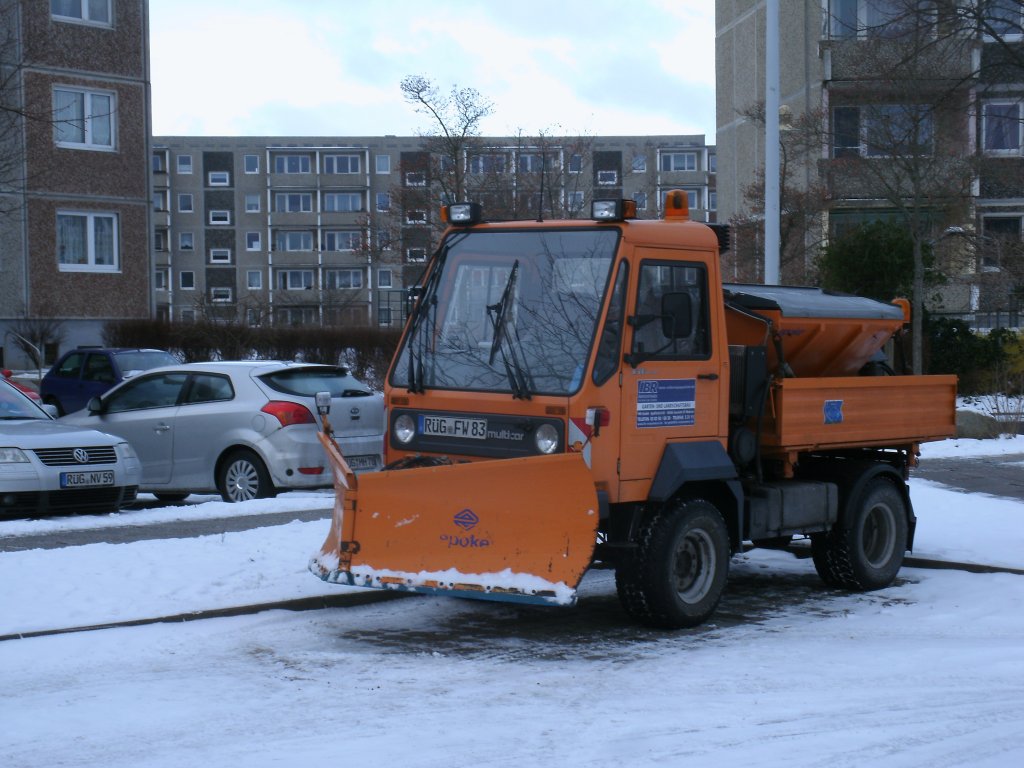Kurze Pause fr diesen Multicar im Neubaugebiet von Bergen/Rgen am 21.Januar 2013. 