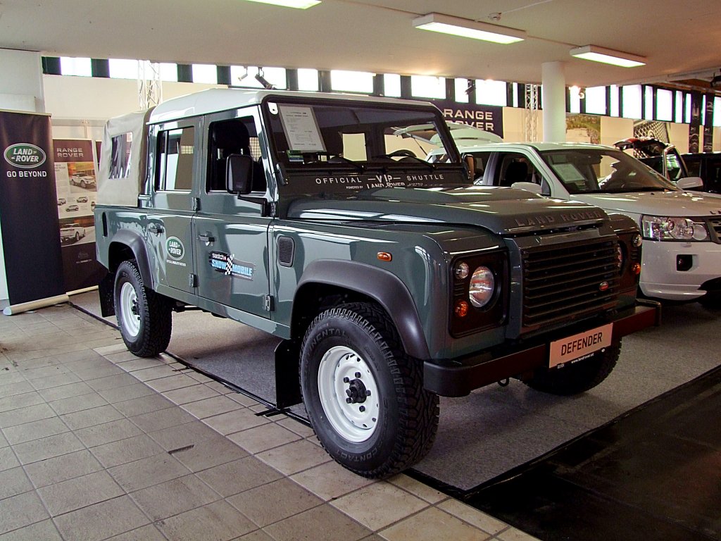 Land-Rover,DEFENDER 110-DCPU; 2198ccm; 90kW; wre auf der 14.Automesse in Ried um EUR38.189,50 zu haben gewesen; 120204