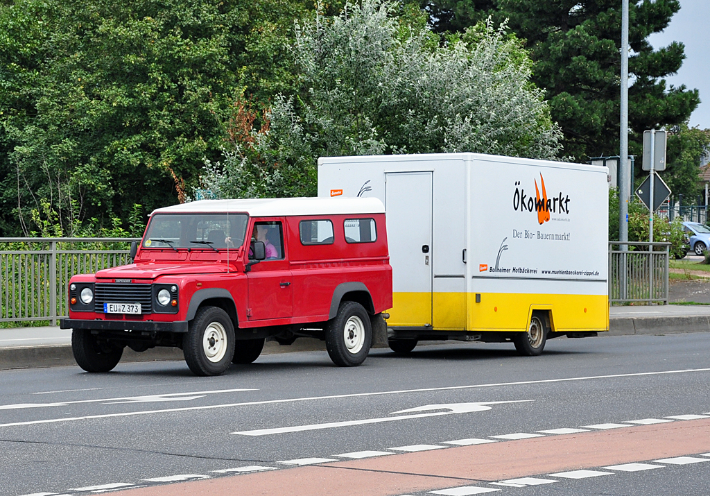 Landrover Defender mit Marktwagen in Euskirchen - 29.07.2011