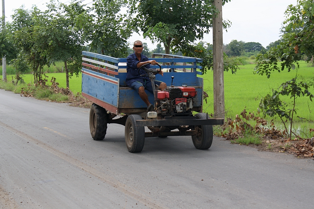 Landwirtschaftliches Nutzfahrzeug unbekannten Typs, gesehen am 22.August 2010 in der Nhe von Phai Lom.