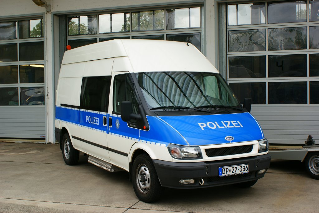 Leichter Instandsetzungskraftwagen Ford Transit V 125 T 350 der Bundespolizei Hnfeld. Aufgenommen am 13.09.2009.